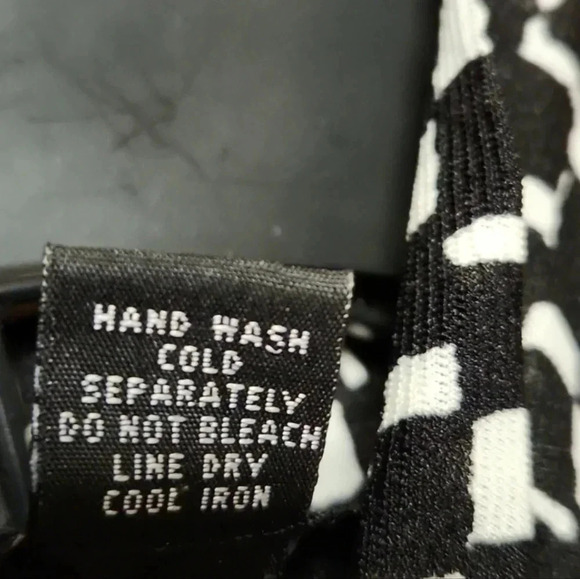 Alfani Petite Black and White Pattern Sleeveless Mock Neck Top - Picture 4 of 6